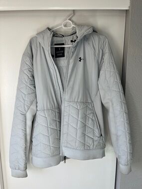 Under Armour Women's Light Gray Quilted Hooded Puffer Jacket